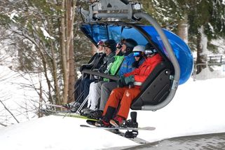 Víkend přinesl ideální podmínky na lyžování i relativně krátké fronty. Denní skipas ve Špindlu vyšel i na 1990 korun - Novinky